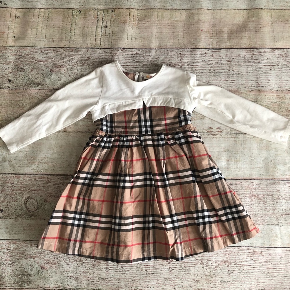 Burberry look a like girls dress size 130 (5t/6t)